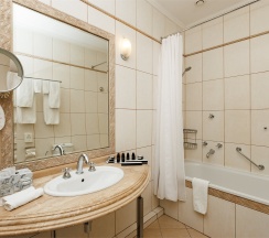 Джуниор Сюит с  видом на холм в Grand Palace