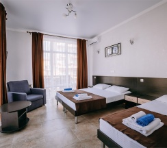 Четырехместный номер (3+1) с балконом в Космос