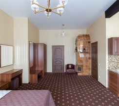 Апартаменты с просторной спальней, обеденной зоной и балконом в My Favourite Garden Hotel