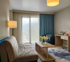 Семейный номер Deluxe с 2 комнатами с балконом и с красивым видом из окна в Sokol