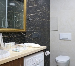 Двухместный полулюкс с балконом и с красивым видом из окна двуспальная кровать в Golden Park