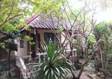 Бунгало Deluxe с балконом в Jungle Hut Bungalows & Hotel