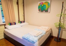 Двухместный коттедж с 3 комнатами двуспальная кровать в NTY Hostel BKK Airport