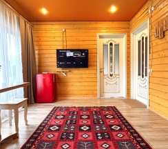 Двухкомнатный комфорт с общей террасой и видом на горы | 2 этаж в Hayat Haus