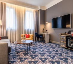 Люкс Амбассадор с балконом в Maidens Hotel Moscow