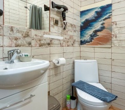 Двухместный номер с мини-кухней, двуспальной кроватью и ванной комнатой. в Goldie Home