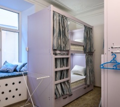 Кровать в общем номере в Рус