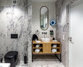 Двухместные апартаменты Deluxe Мансарда двуспальная кровать в The Basilian Minsk, Curio Collection by Hilton