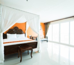 Четырёхместный номер Royal в Royal Phala Cliff Beach Resort and Spa
