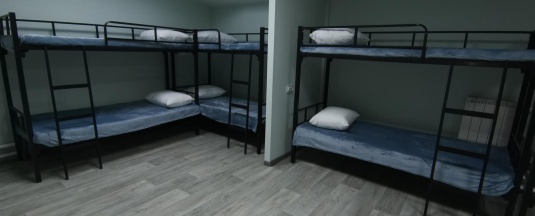 Кровать в 12-местном общем мужском номере Ольхон в Точка Байкала