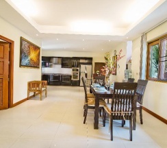 Вилла с 5 комнатами с балконом в Tropicana Pool Villa