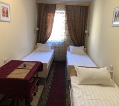 Номер стандарт с 4 односпальными кроватями в Home Hotel