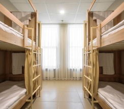 Кровать в 4-местном общем мужском номере в Pillow Hostel