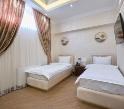 Семейный люкс с балконом в Бутик-Отель East Star Hotel