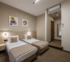 Двухместный номер «ДЕЛЮКС» с двумя отдельными кроватями в Riverside Hotel