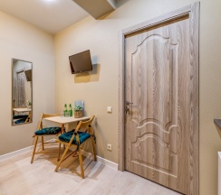 Номер категории комфорт с удобствами и мини-кухней в Ecolife hotel
