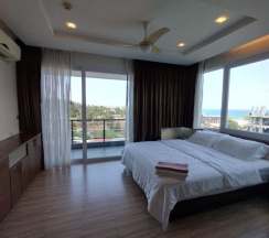 Апартаменты с 2 комнатами с балконом и с красивым видом из окна в Апартаменты Sea and Sky