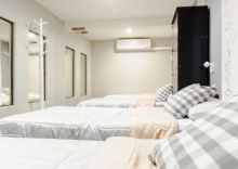 Кровать в общем номере в I-Sleep Silom Hostel