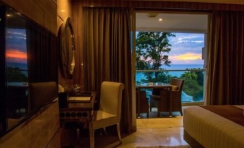 Двухместный номер Deluxe с видом на океан двуспальная кровать в The Sanctuary Phratamnak Pattaya