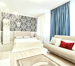 Четырёхместные апартаменты с балконом и с видом на город в Апартаменты Проспект Независимости 52