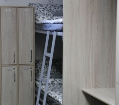 Спальное место на двухъярусной кровати в общем номере для мужчин в Okayhostel