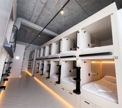 Одноместная капсула в женской зоне (низ) в Deep Hotels