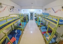 Кровать в общем номере в Hangover Hostel