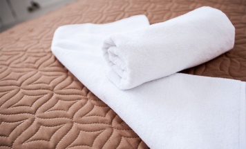 Двухместный улучшенный с раздельными кроватями в Формула за рулем