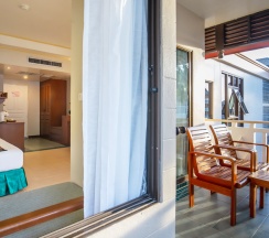 Двухместный номер Deluxe с балконом двуспальная кровать в Karon Princess Hotel