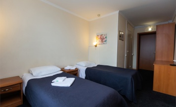 Стандартный номер с двумя раздельными кроватями в Ям