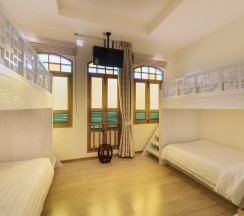 Четырёхместный номер Deluxe в O'nya Phuket Hotel
