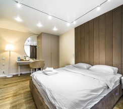 Люкс №11 с террасой в Портал Апартментс