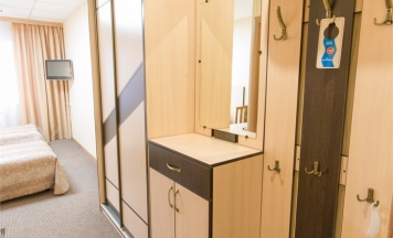 Кровать в общем номере (2 односпальные кровати) в Черный мыс