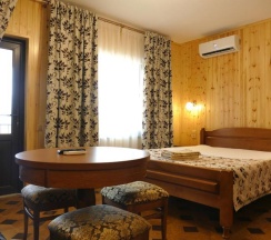 Четырёхместный номер Standard с балконом в Гагра