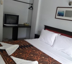 Двухместный номер Deluxe с балконом двуспальная кровать в Andaman Legacy Guest House