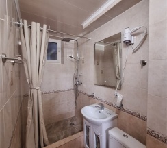 "ПАЛЬМА 6" Трехместный Комфортный номер с двуспальной кроватью одноместным диваном на 2 этаже в ГД "Цитрус" в Цитрус