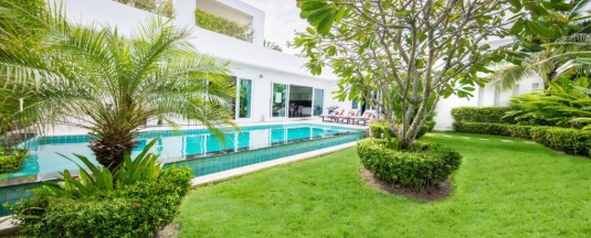 Вилла с 4 комнатами в Villas In Pattaya