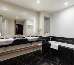 Семейный люкс с балконом в Radisson Завидово