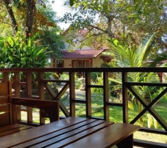 Бунгало c 1 комнатой с видом на сад в Hong Bin Bungalow Resort