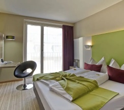 Двухместный номер Standard с видом на улицу двуспальная кровать в Hotel Demas City