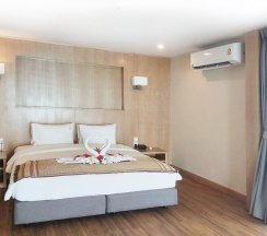 Двухместный номер Premier Pool рядом с пляжем двуспальная кровать в Phi Phi Holiday Resort – SHA Extra Plus