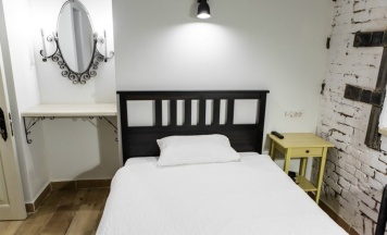 Небольшой одноместный номер в Brick Walls Hotel