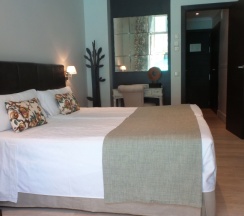 Двухместный номер Terrace Tetuan Street двуспальная кровать в Hotel Moderno