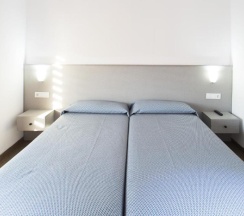Двухместный номер Standard 2 отдельные кровати в Hostal Drassanes