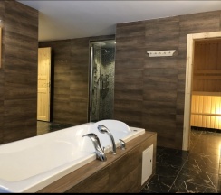 Шале Luxury с балконом и с красивым видом из окна в Аврора Country House