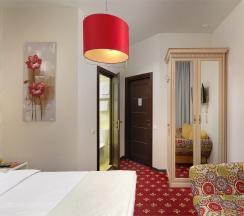 Стандартный трехместный номер в Тучков