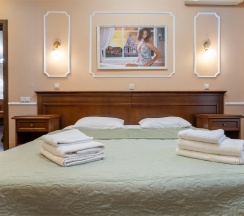 Премиум с кухней (Трехкомнатный 4-х местный номер без балкона) в Odeon