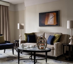 Номер Люкс Four Seasons Кинг в Four Seasons Hotel Moscow