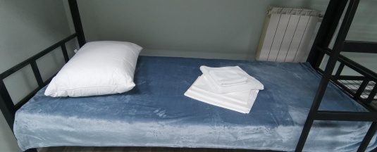 Кровать в 12-местном общем мужском номере Ольхон в Точка Байкала