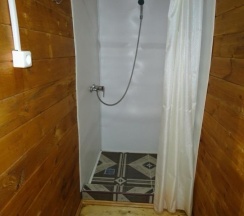 Трёхместный коттедж с видом на море в Три тополя